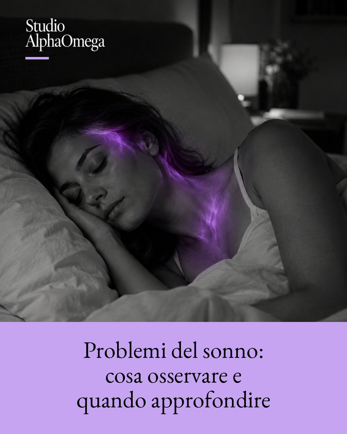 Donna addormentata su un fianco con effetto illustrativo viola localizzato tra tempia, nuca e parte alta del torace.