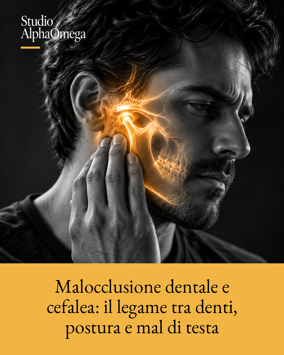 Primo piano di un uomo con una mano sulla mandibola e un’evidenziazione dorata localizzata su articolazione temporo-mandibolare e tempia.