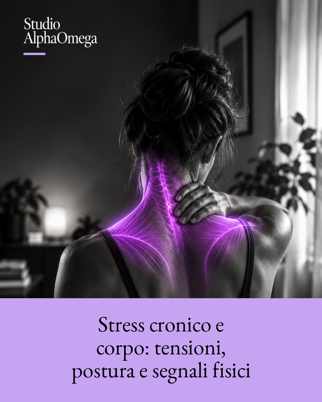 Persona vista di spalle con una mano sul trapezio e un effetto illustrativo viola localizzato su collo e spalle.