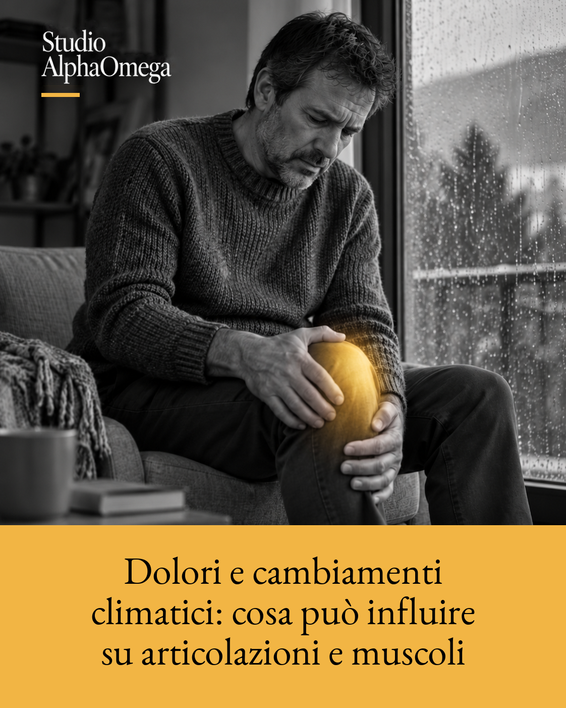 Uomo seduto vicino a una finestra in una giornata piovosa con evidenziazione dorata localizzata sul ginocchio.